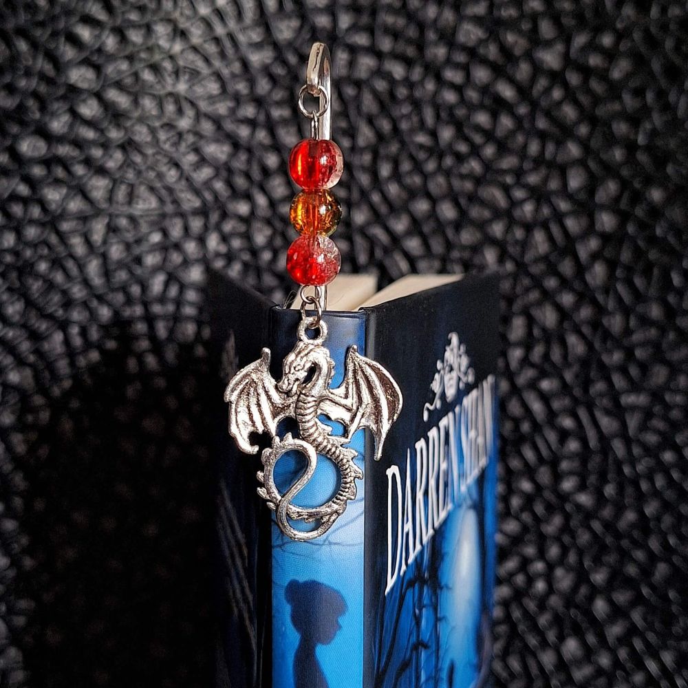 Elvarázsolt lapok fém könyvjelző sárkány