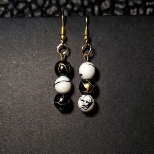 Aszimmetrikus fekete-fehér fülbevaló